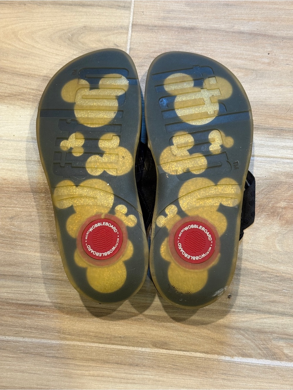 FITFLOP Black DISNEY Patent Logo Thong Sandals - Picture 7 of 9